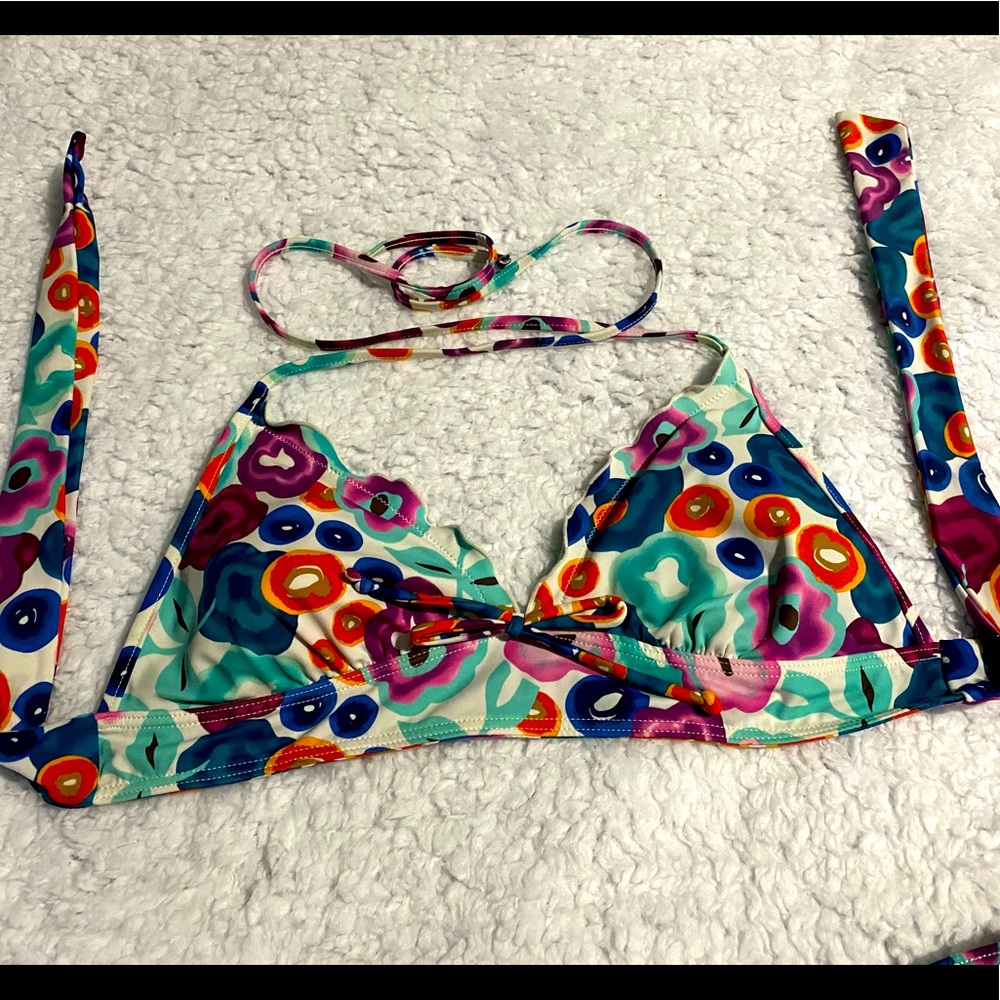 Cute & Flirty Ruffled Bikini - Picture 5 of 5